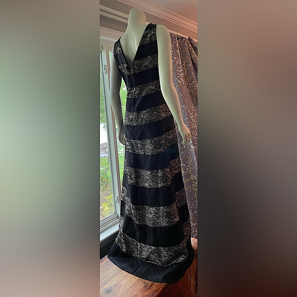 BREATHTAKING, SLIMMING Adrianna Papell Striped Lace & Mikado Hi Low Evening Gown